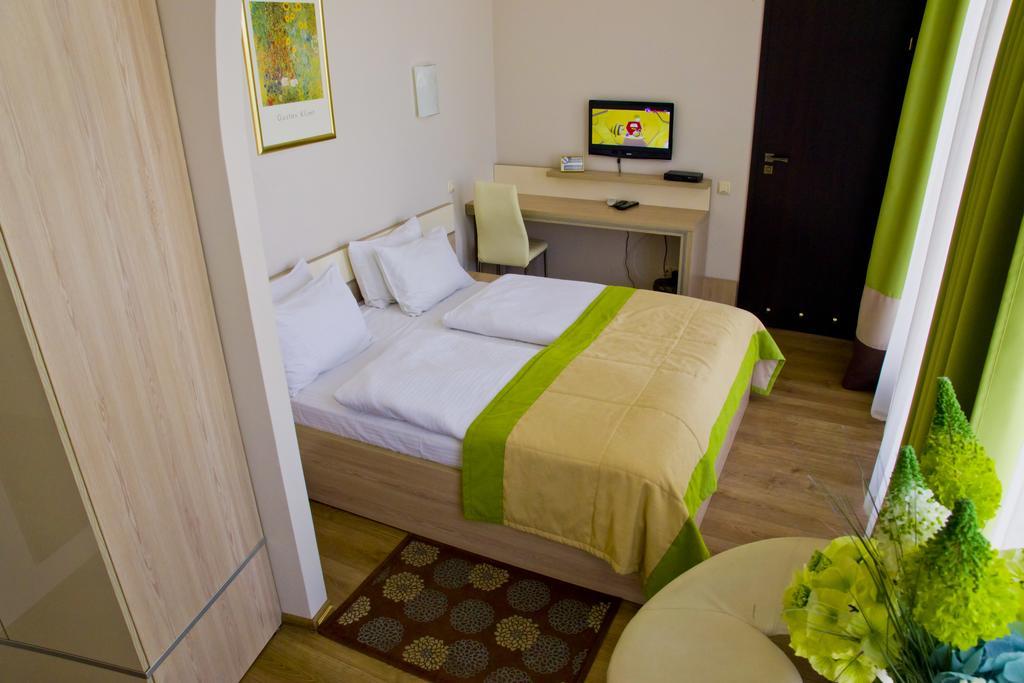 Hotel Merkuriy Lemberg Zimmer foto