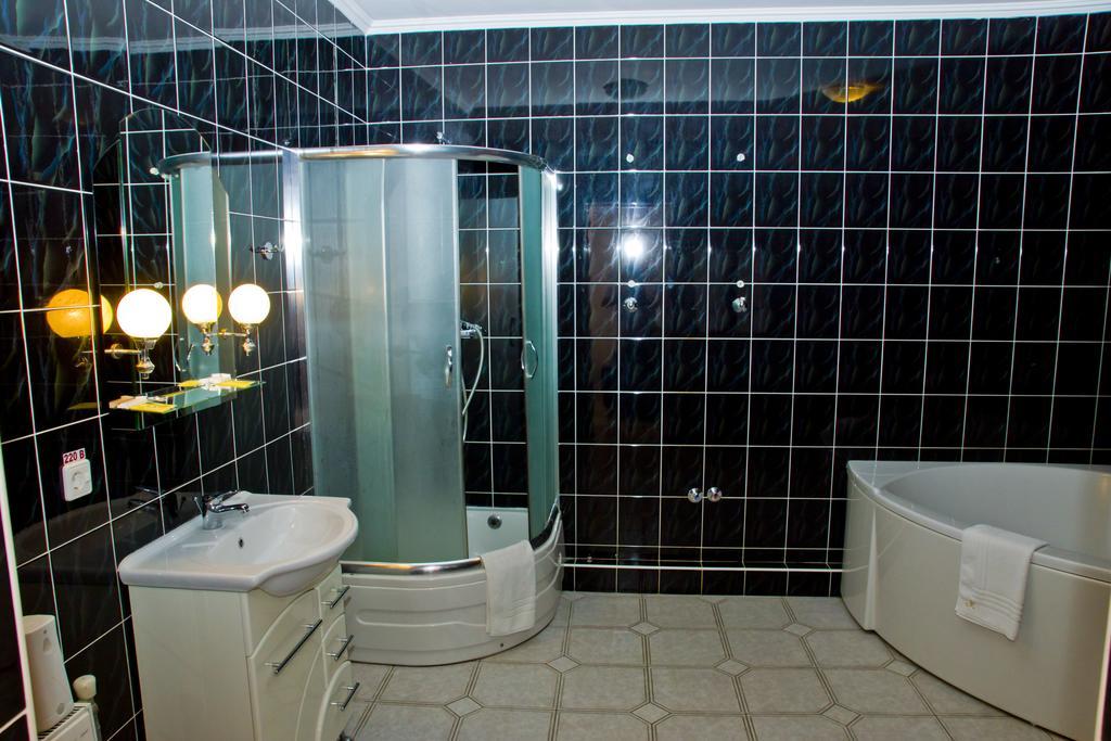 Hotel Merkuriy Lemberg Zimmer foto